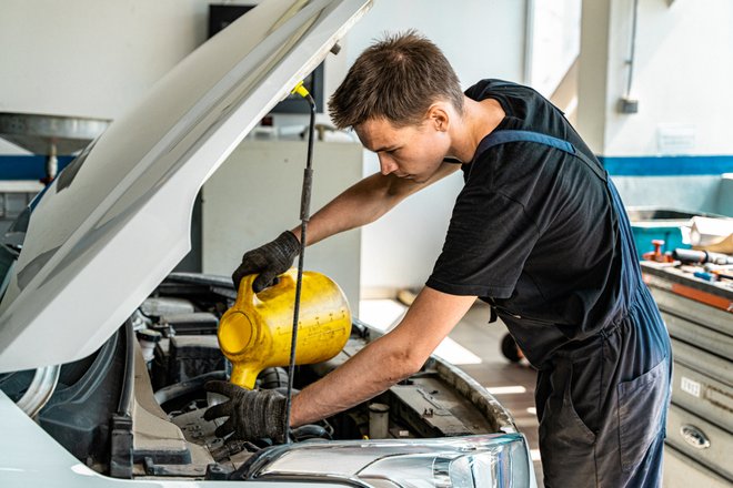 Автосалон Genser на Новоясеневском проспекте 