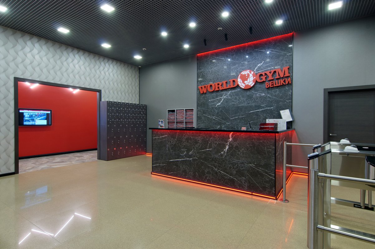 Фитнес-клуб World Gym в поселке Вешки, на метро Алтуфьево 